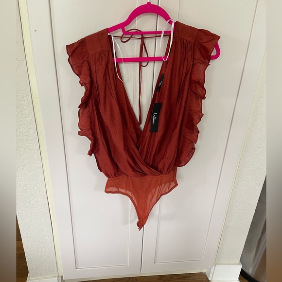NWT Lulus v neck bodysuit. Size small. - Picture 1 of 12